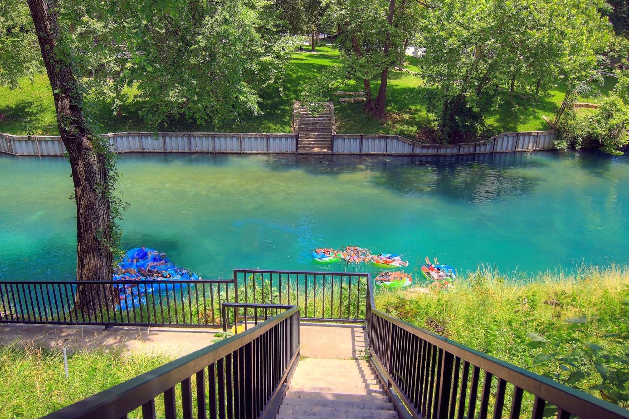 The Iron Cactus Condo On The Comal Cw C102 New Braunfels Ngoại thất bức ảnh