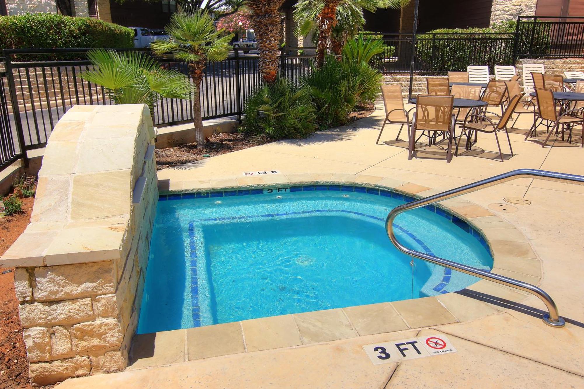 The Iron Cactus Condo On The Comal Cw C102 New Braunfels Ngoại thất bức ảnh