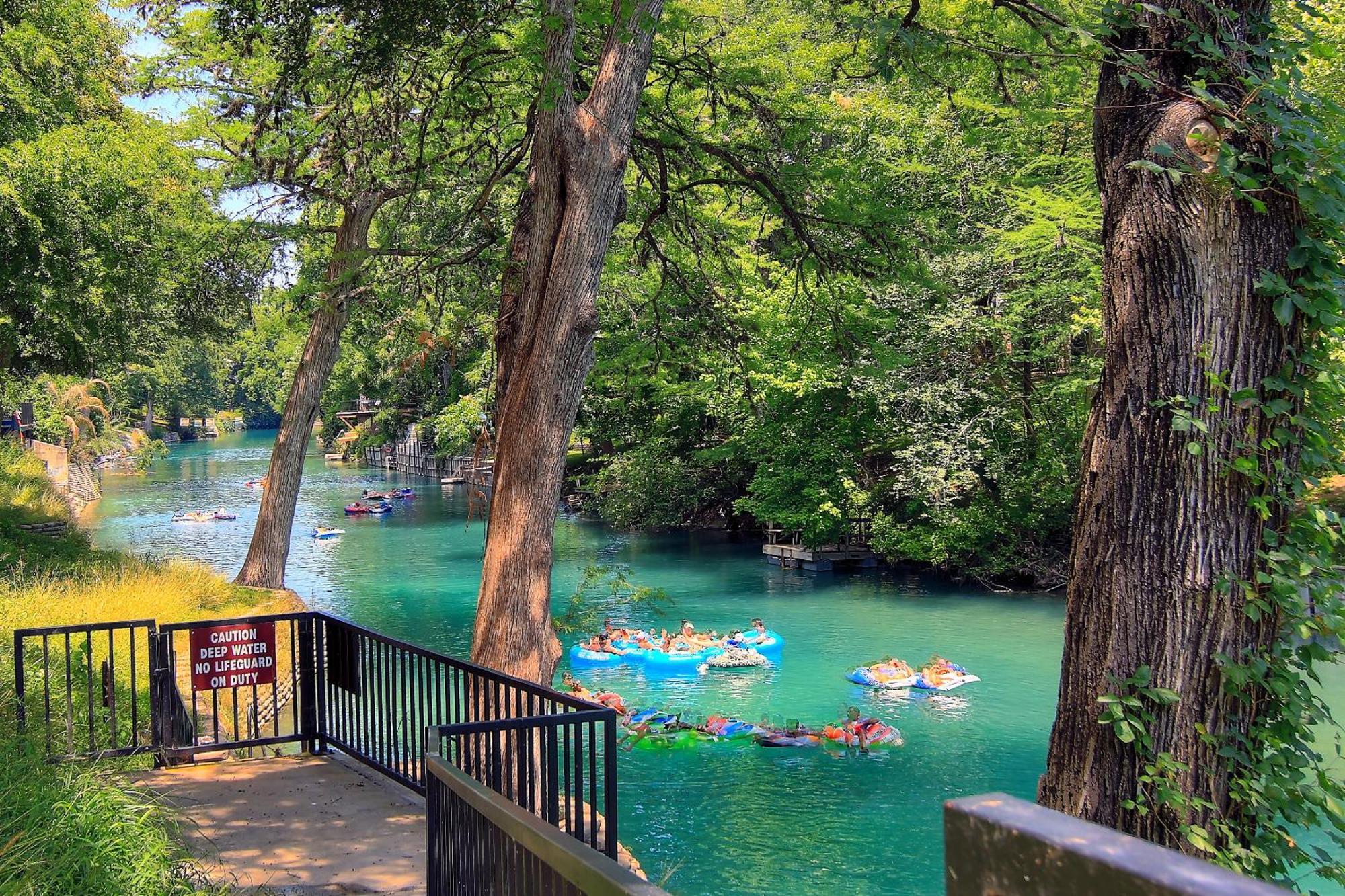 The Iron Cactus Condo On The Comal Cw C102 New Braunfels Ngoại thất bức ảnh