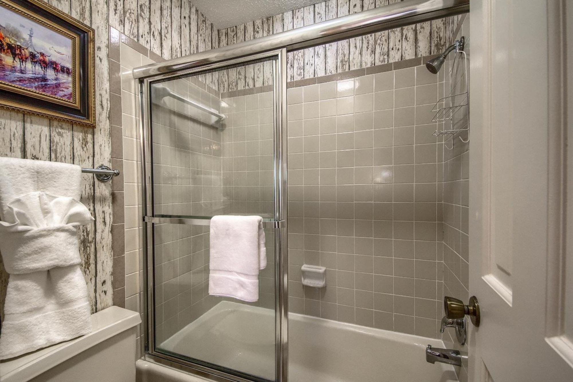 The Iron Cactus Condo On The Comal Cw C102 New Braunfels Ngoại thất bức ảnh