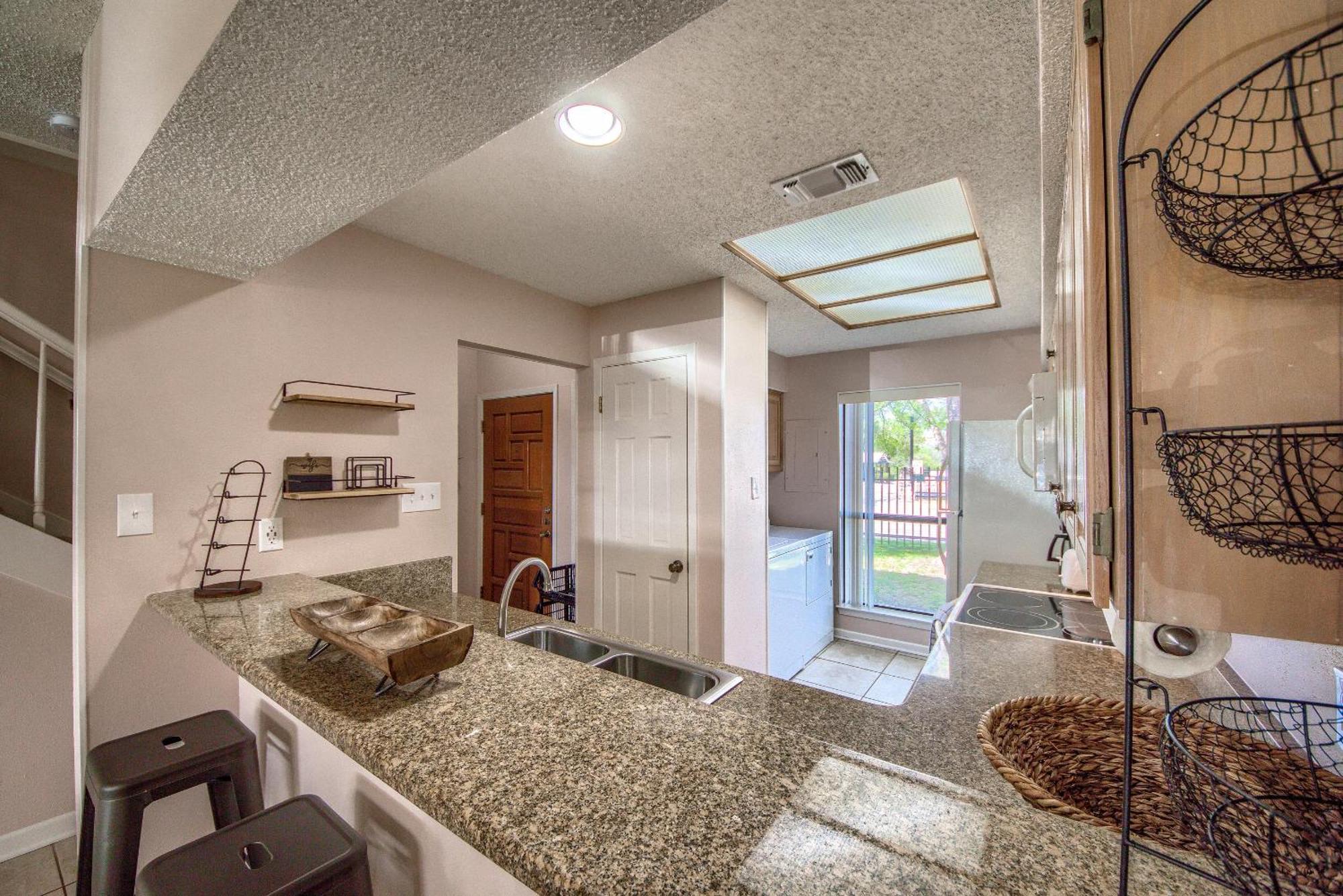 The Iron Cactus Condo On The Comal Cw C102 New Braunfels Ngoại thất bức ảnh