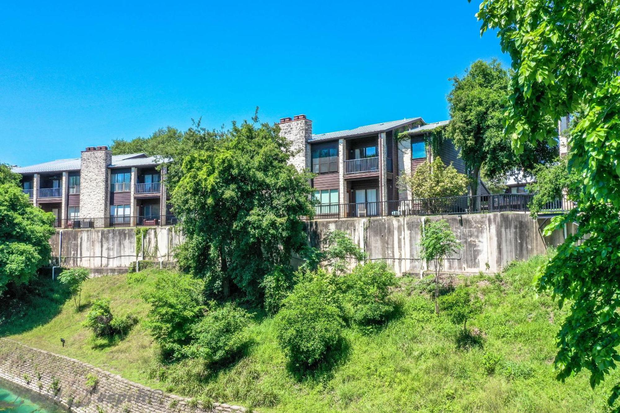 The Iron Cactus Condo On The Comal Cw C102 New Braunfels Ngoại thất bức ảnh